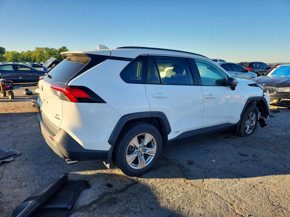 Photo 3 from auction – 2022 TOYOTA RAV4 with VIN 4T3LWRFV2NU070251