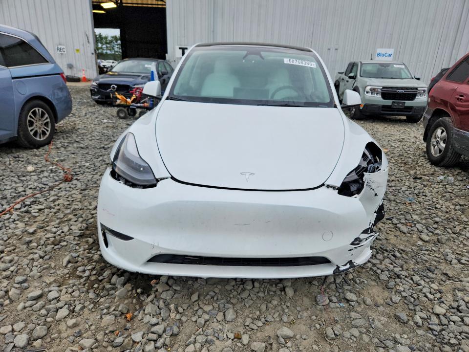 Снимка 5 от търг – 2024 TESLA MODEL Y с VIN 7SAYGDEEXRF170331