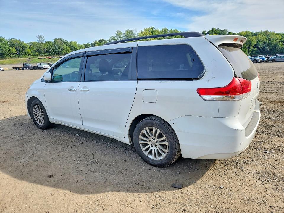 Photo 2 from auction – 2012 TOYOTA SIENNA with VIN 5TDYK3DC4CS223808