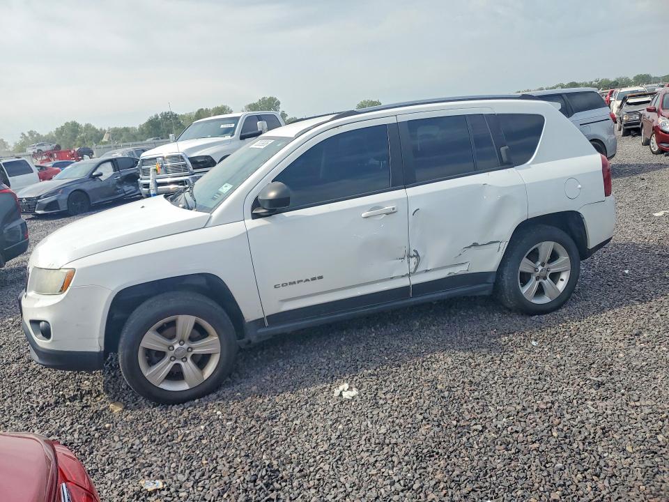 JEEP COMPASS 2016 with VIN 1C4NJCBA1GD553544 - Photo from auction