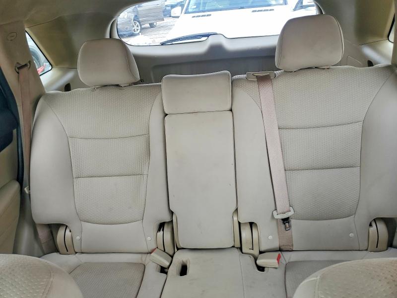 Photo 10 from auction – 2011 KIA SORENTO with VIN 5XYKT3A12BG046080