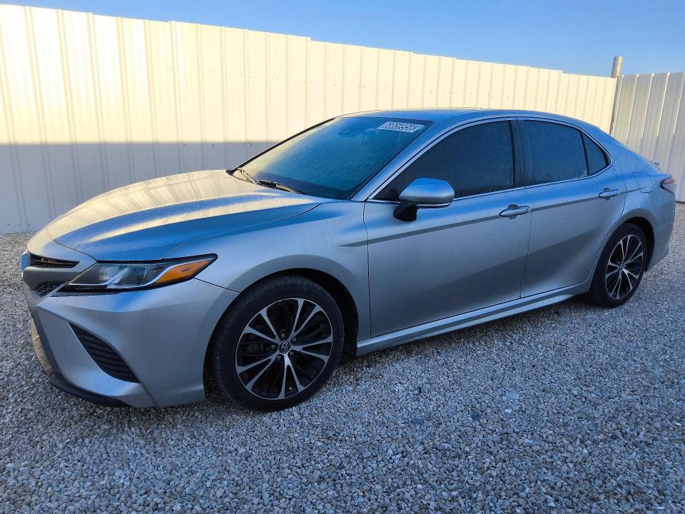 TOYOTA CAMRY 2018 с VIN 4T1B11HKXJU147031 - Снимка от търг