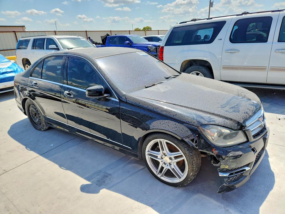 Photo 4 from auction – 2012 MERCEDES-BENZ C with VIN WDDGF8BB1CF913805