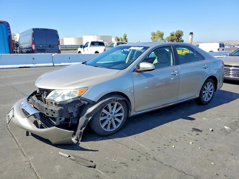 TOYOTA CAMRY 2014 с VIN 4T4BF1FK2ER401752 - Снимка от търг
