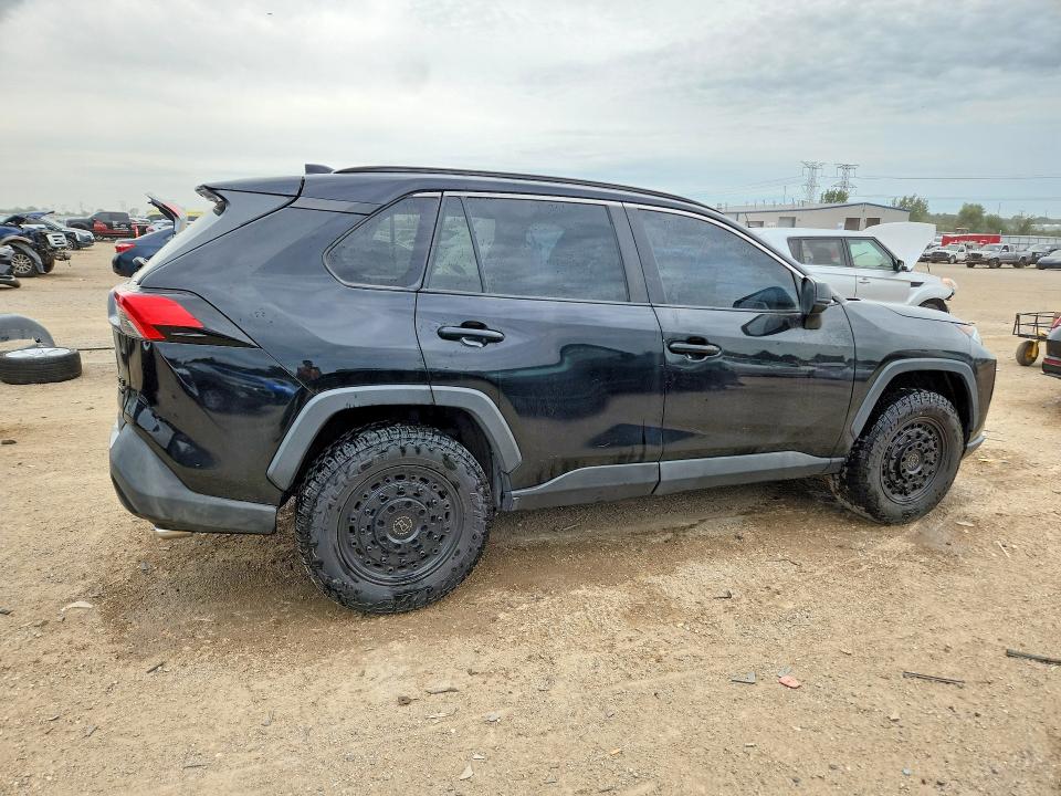 Photo 3 from auction – 2019 TOYOTA RAV4 with VIN 2T3P1RFV0KC058886