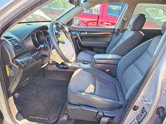 Photo 7 from auction – 2012 KIA SORENTO with VIN 5XYKTDA23CG287064