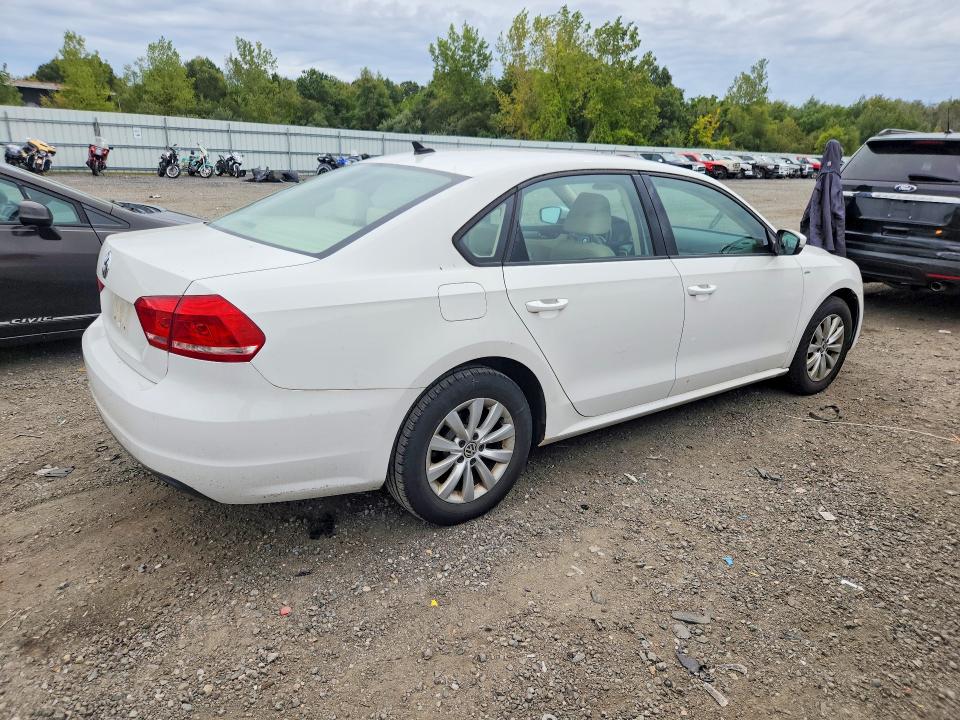Photo 3 from auction – 2014 VOLKSWAGEN PASSAT with VIN 1VWAP7A30EC017515