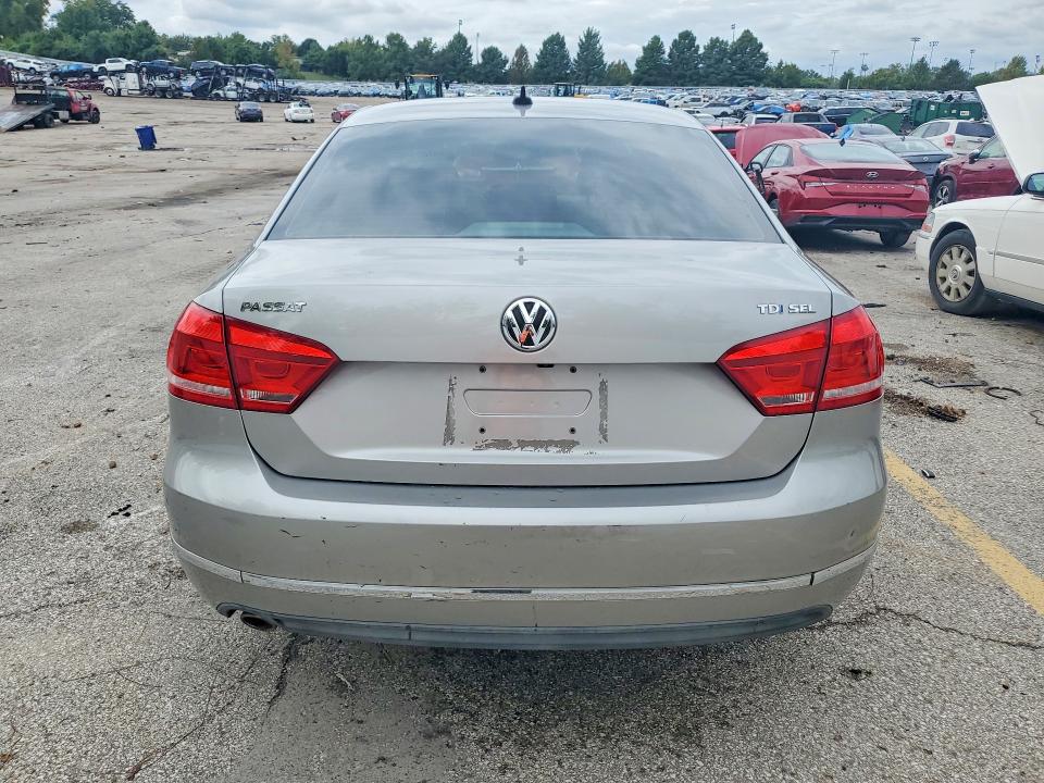Photo 6 from auction – 2014 VOLKSWAGEN PASSAT with VIN 1VWCN7A32EC082607