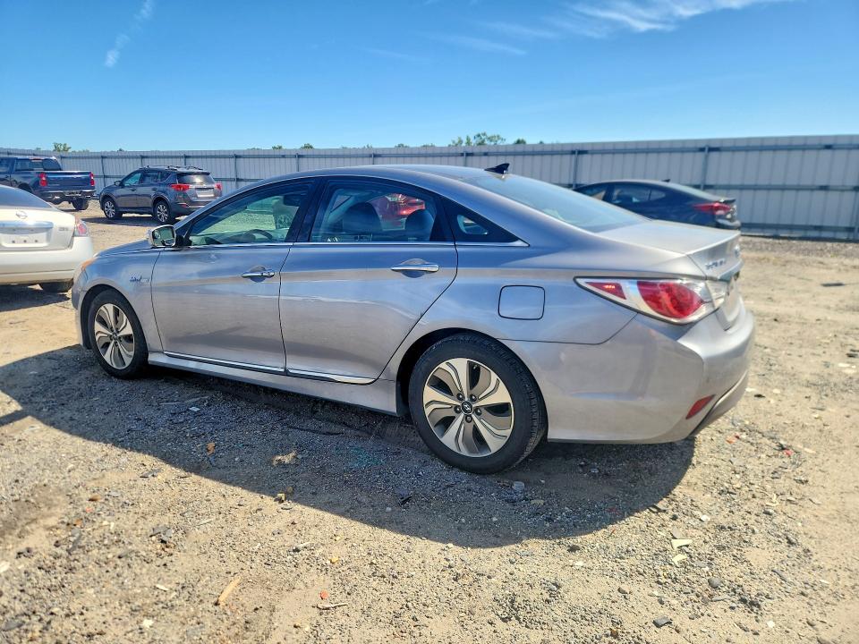Photo 2 from auction – 2015 HYUNDAI SONATA HYBRID with VIN KMHEC4A42FA122461