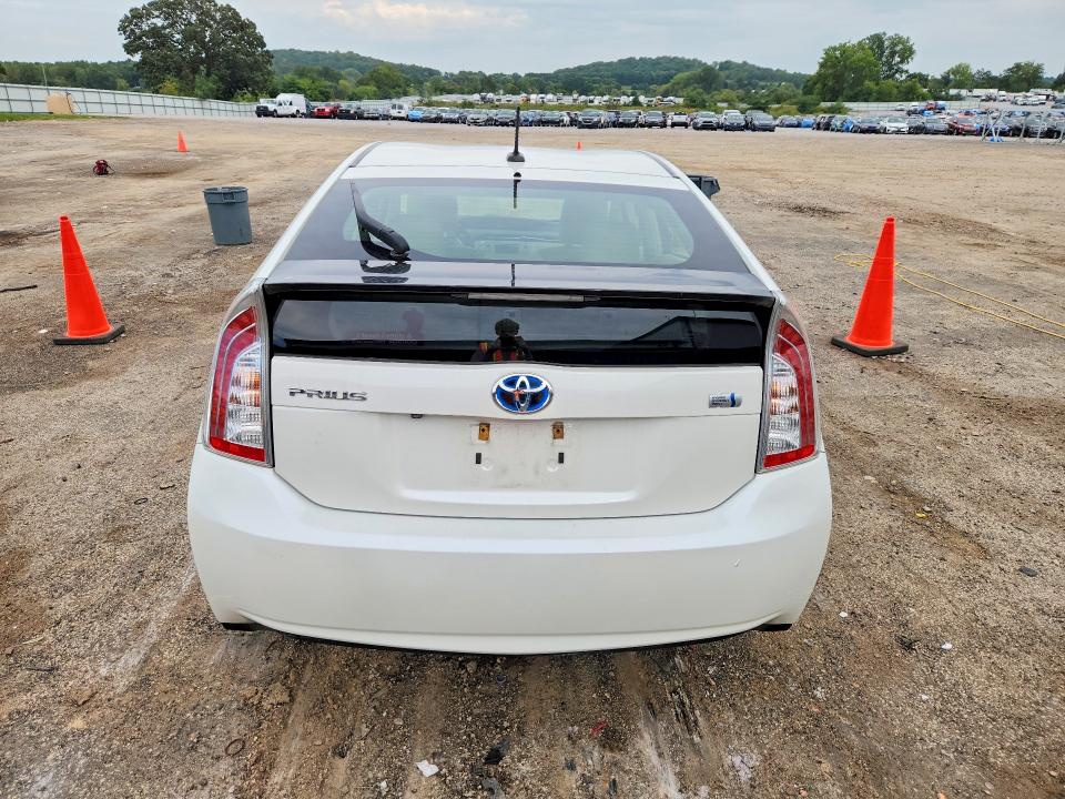 صورة رقم 6 من المزاد - 2014 TOYOTA PRIUS مع VIN JTDKN3DU7E1749792