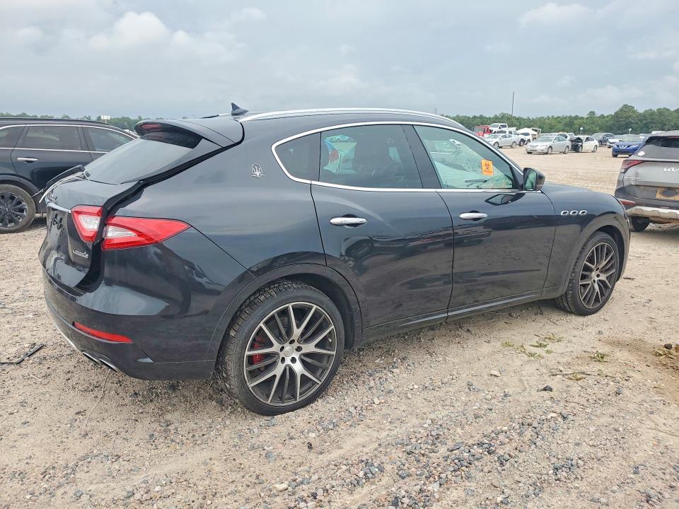 Снимка 3 от търг – 2017 MASERATI LEVANTE с VIN ZN661YUL0HX225837