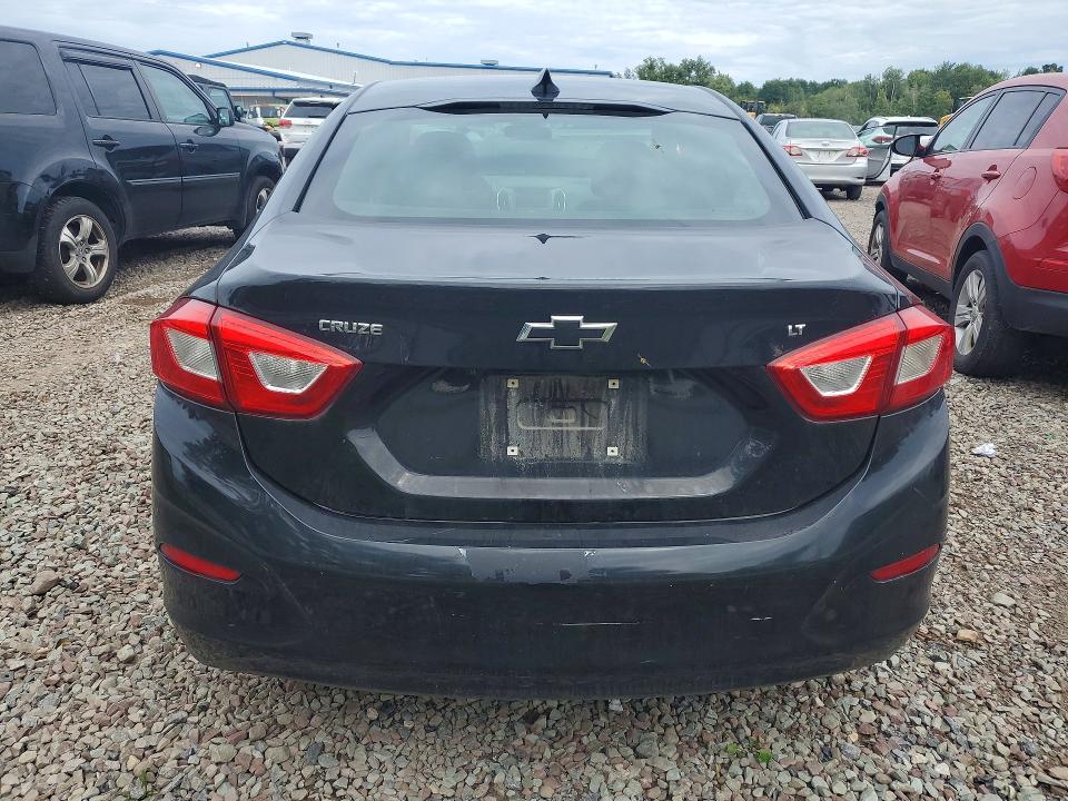 Photo 6 from auction – 2018 CHEVROLET CRUZE with VIN 1G1BE5SM7J7212113