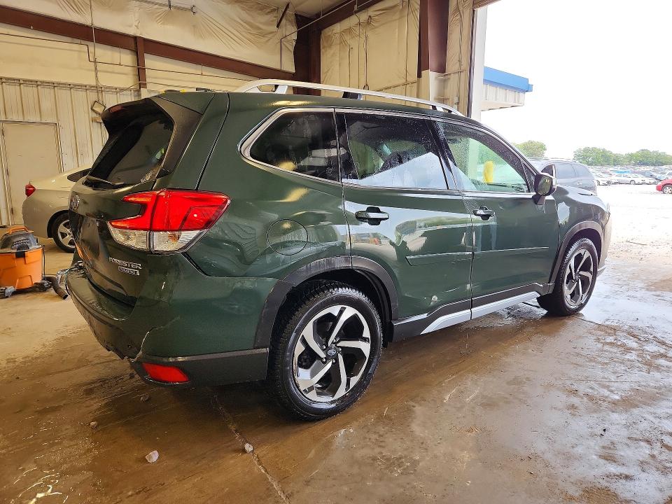 Photo 3 from auction – 2023 SUBARU FORESTER with VIN JF2SKARC1PH430090