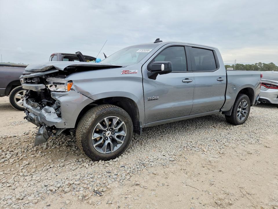 CHEVROLET SILVERADO 2026 with VIN 3GCUKEE84TG206316 - Photo from auction
