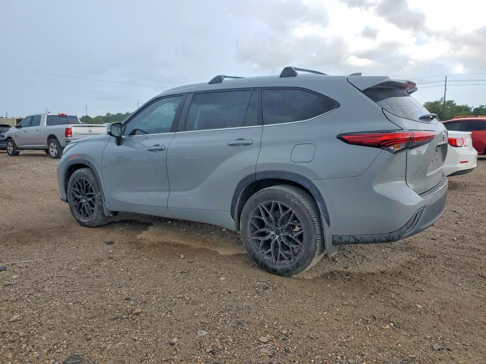 Photo 2 from auction – 2023 TOYOTA HIGHLANDER with VIN 5TDAARAH5PS520812