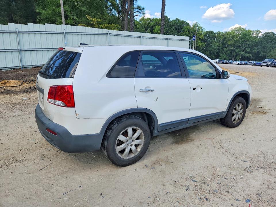 Photo 3 from auction – 2011 KIA SORENTO with VIN 5XYKT3A17BG089121