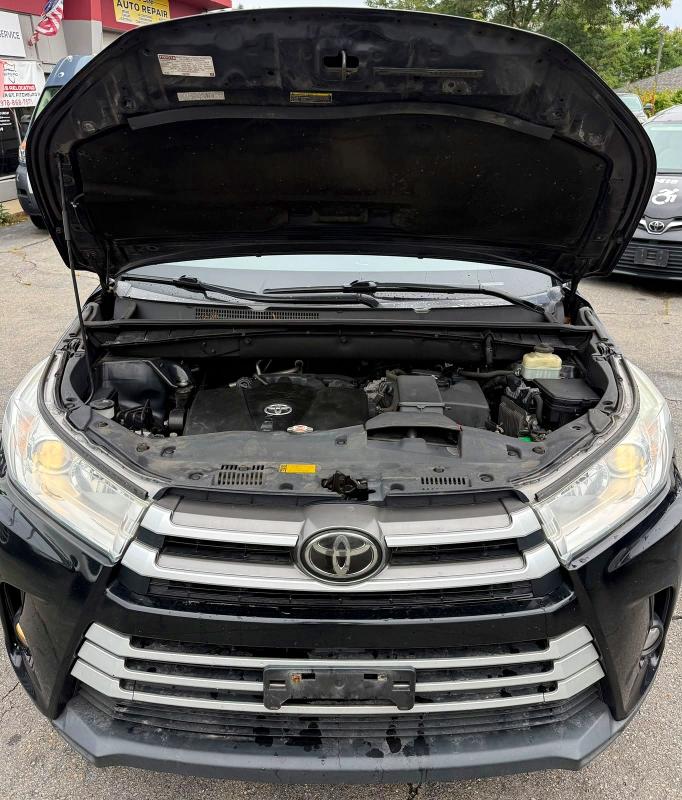 Снимка 8 от търг – 2018 TOYOTA HIGHLANDER с VIN 5TDJZRFH1JS825233
