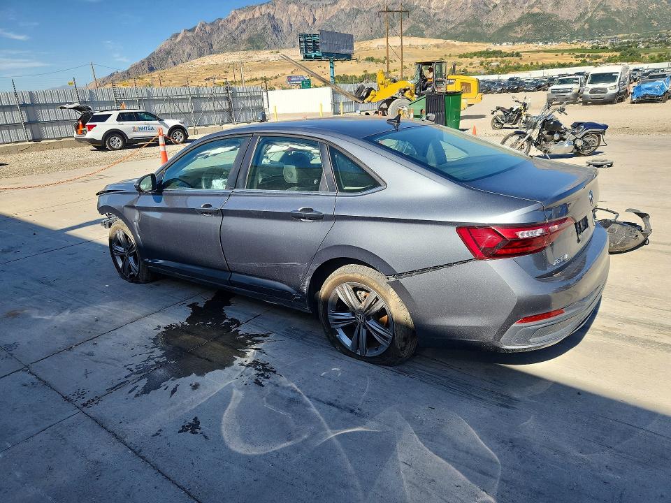 Photo 2 from auction – 2024 VOLKSWAGEN JETTA with VIN 3VWEM7BU9RM083633