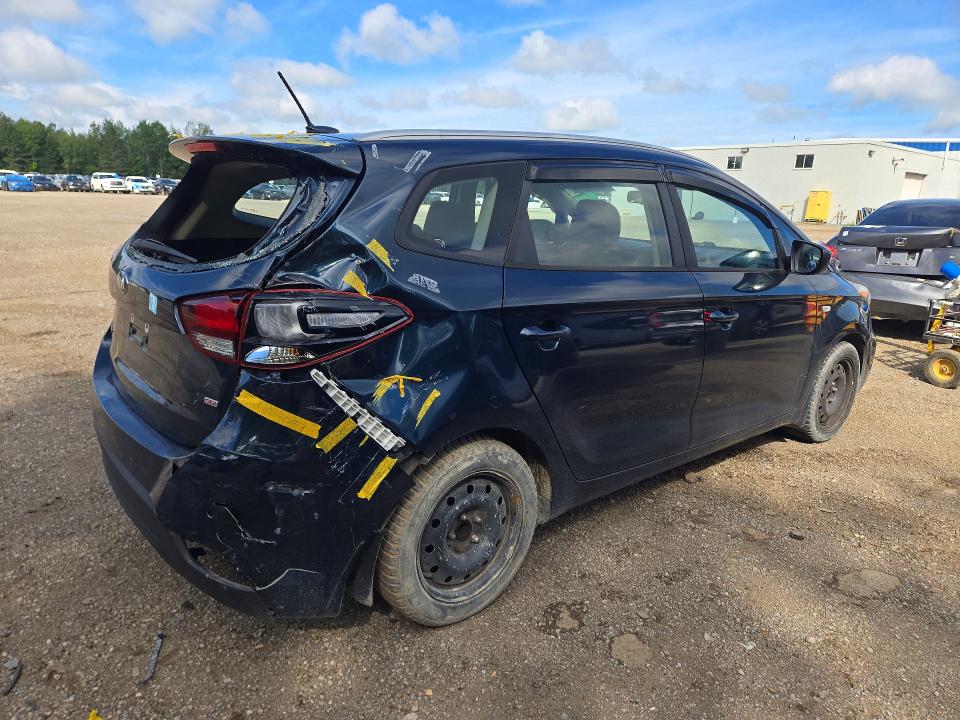 Photo 3 from auction – 2017 KIA RONDO with VIN KNAHT8A39H7170178