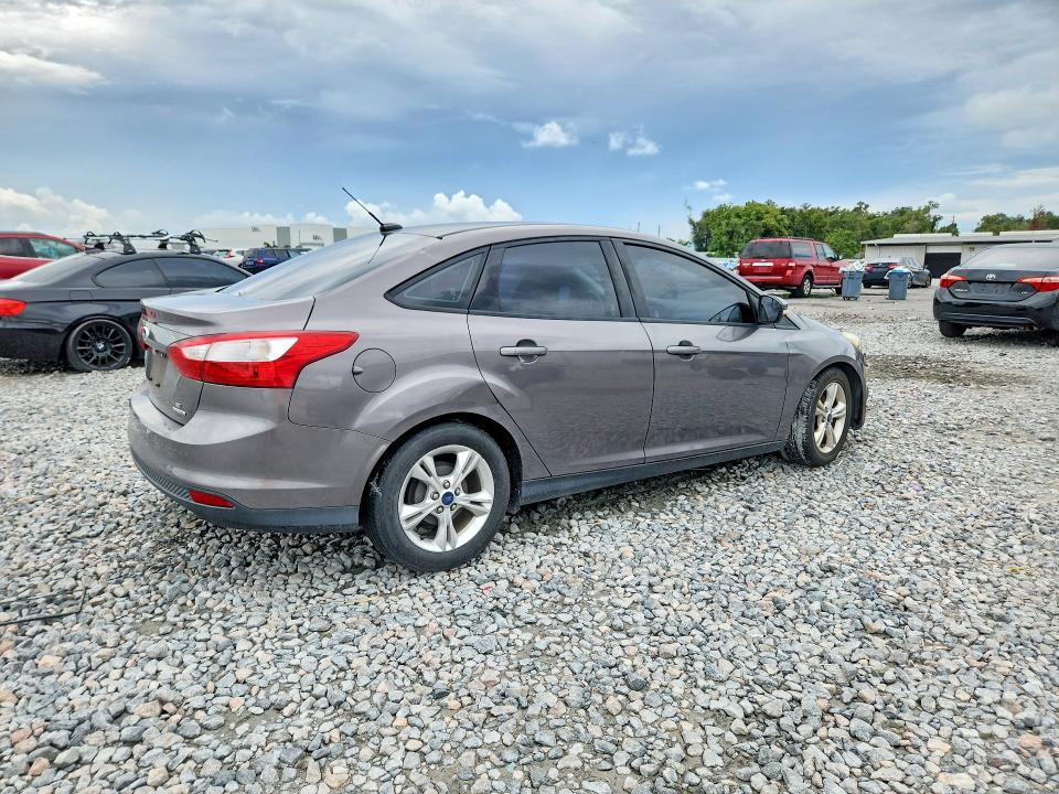 Photo 3 from auction – 2014 FORD FOCUS with VIN 1FADP3F29EL260836