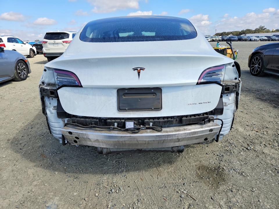Photo 6 from auction – 2022 TESLA MODEL 3 with VIN 5YJ3E1EB8NF135668