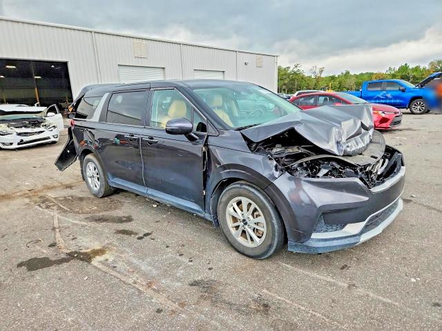 Photo 4 from auction – 2024 KIA CARNIVAL with VIN KNDNB4H30R6443023