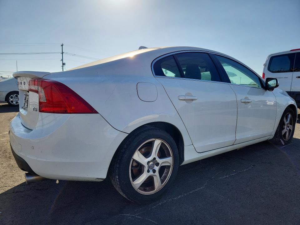 Photo 3 from auction – 2013 VOLVO S60 with VIN YV1612FS9D2217546