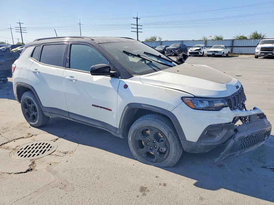 Снимка 4 от търг – 2023 JEEP COMPASS с VIN 3C4NJDDN3PT555487