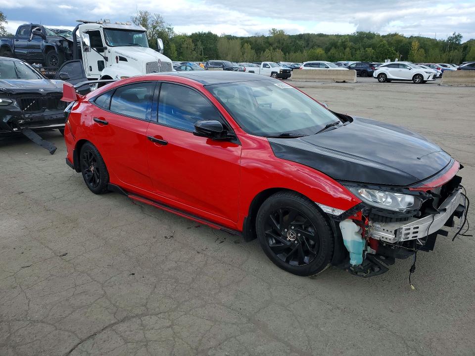 Снимка 4 от търг – 2018 HONDA CIVIC с VIN 2HGFC2F72JH611115