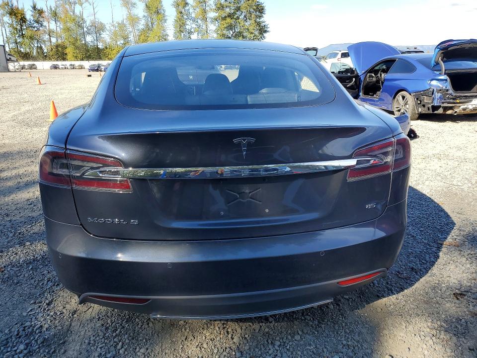 Foto 6 de la subasta – 2014 TESLA MODEL S con VIN 5YJSA1H16EFP66588