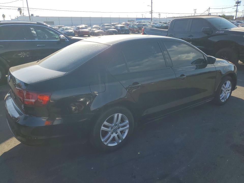 Photo 3 from auction – 2018 VOLKSWAGEN JETTA with VIN 3VW2B7AJ1JM249891