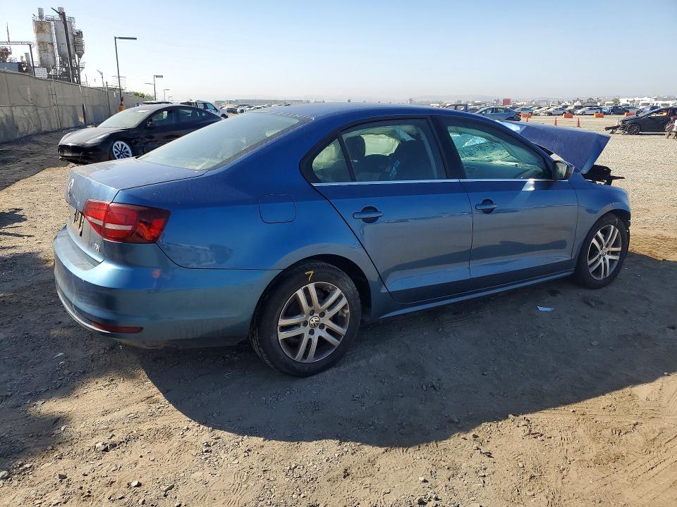 Снимка 3 от търг – 2017 VOLKSWAGEN JETTA с VIN 3VW2B7AJ1HM203097
