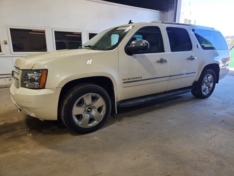 CHEVROLET SUBURBAN 2010 with VIN 1GNUKKE39AR246110 - Photo from auction