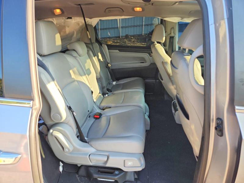 Photo 11 from auction – 2018 HONDA ODYSSEY with VIN 5FNRL6H85JB001790