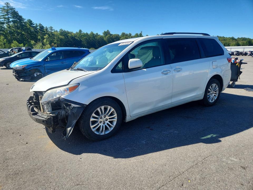 TOYOTA SIENNA 2016 con VIN 5TDYK3DC2GS752731 - Foto de la subasta