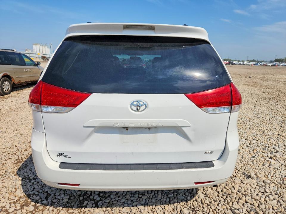 Photo 6 from auction – 2011 TOYOTA SIENNA with VIN 5TDYK3DC4BS117843