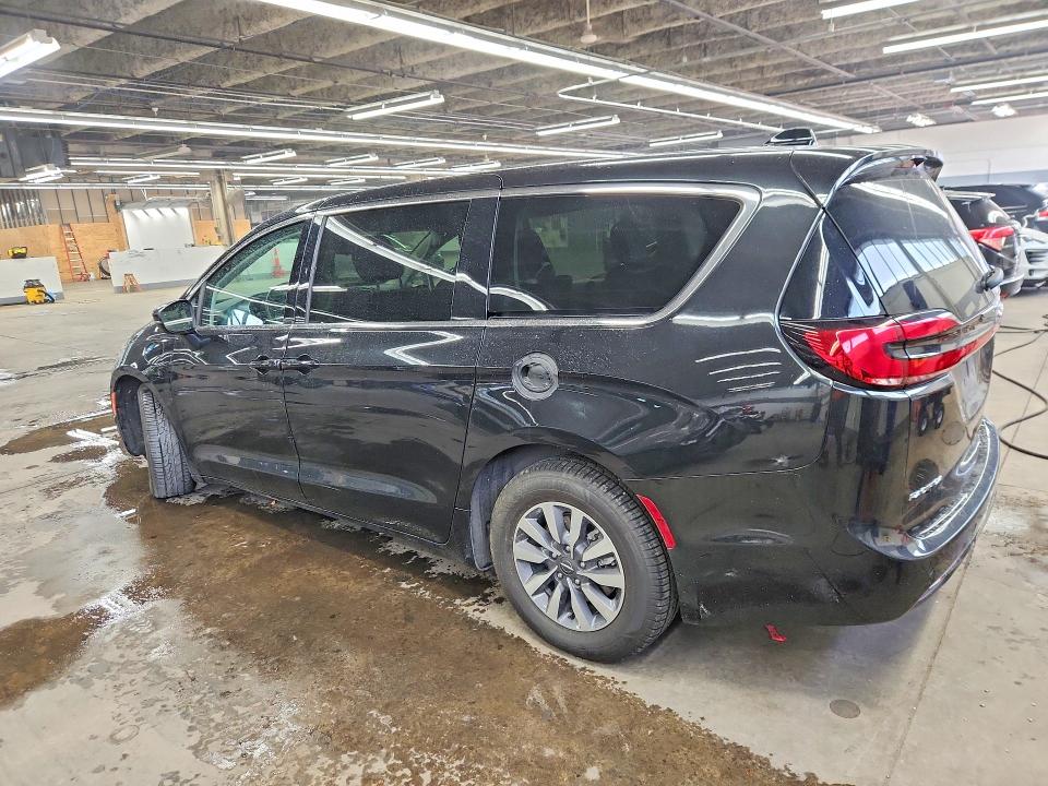 Photo 2 from auction – 2023 CHRYSLER PACIFICA with VIN 2C4RC1L78PR631334