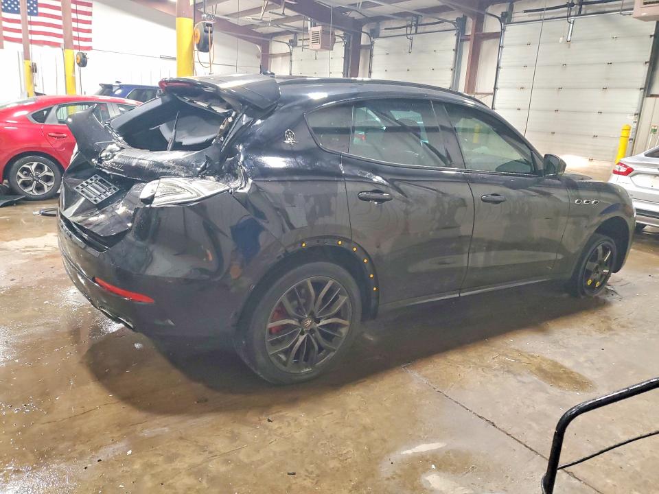 Photo 3 from auction – 2018 MASERATI LEVANTE with VIN ZN661XUA4JX299213