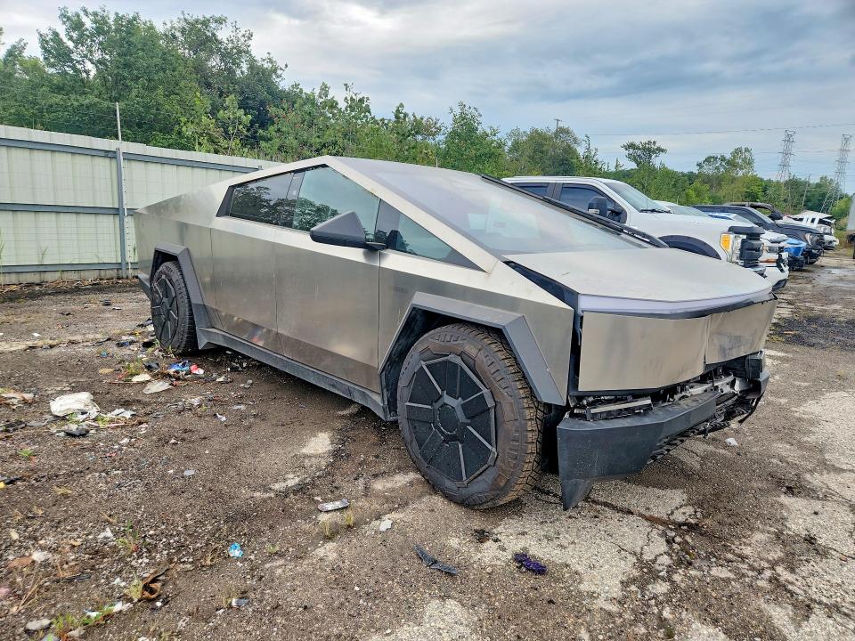 Photo 4 from auction – 2024 TESLA CYBERTRUCK with VIN 7G2CEHED9RA026288