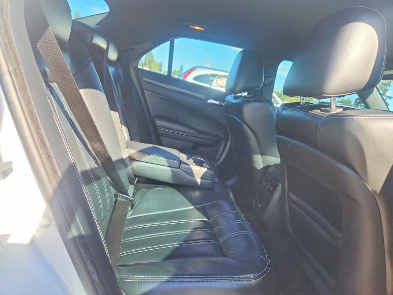 Фото 10 с аукциона – 2016 CHRYSLER 300 с VIN 2C3CCABG0GH170535