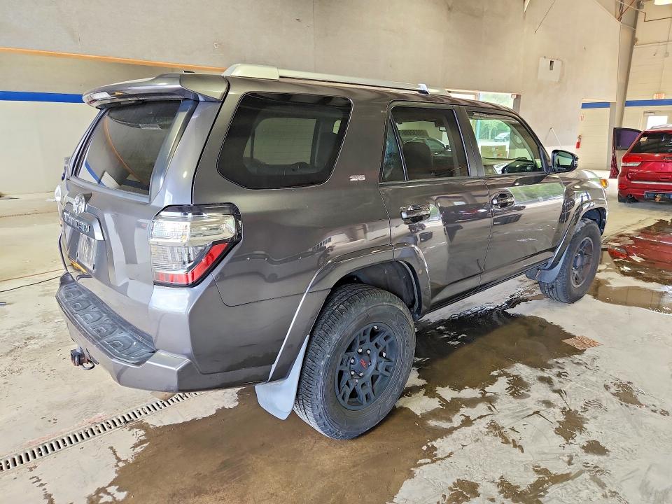Zdjęcie 3 z aukcji – 2016 TOYOTA 4RUNNER z VIN JTEBU5JR0G5390078