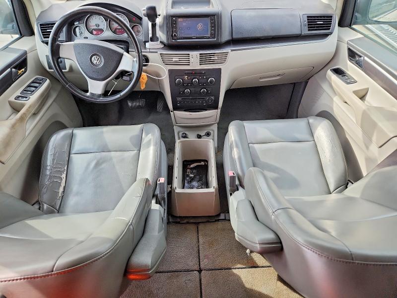 Photo 8 from auction – 2010 VOLKSWAGEN ROUTAN with VIN 2V4RW3D13AR184535