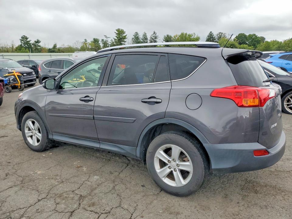 Photo 2 from auction – 2014 TOYOTA RAV4 with VIN JTMRFREV5EJ005730