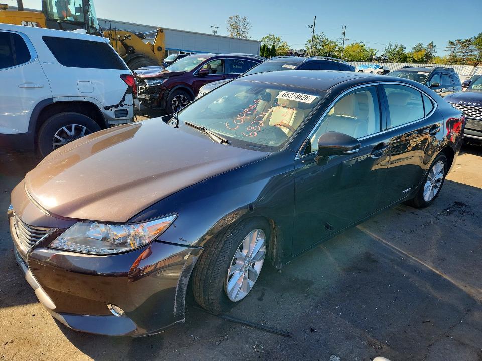 LEXUS ES 2014 with VIN JTHBW1GG8E2040434 - Photo from auction