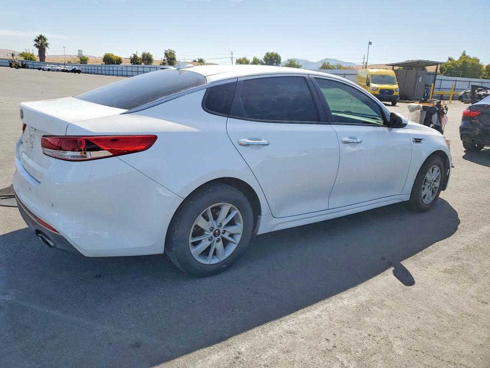 Photo 3 from auction – 2018 KIA OPTIMA with VIN 5XXGT4L30JG198503