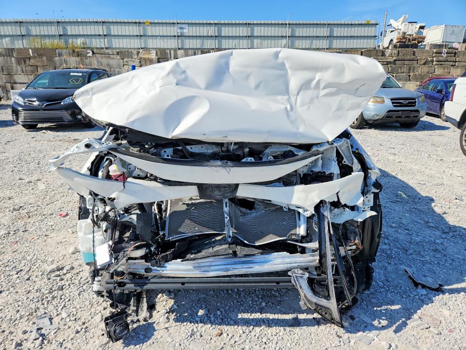 Снимка 5 от търг – 2024 TOYOTA COROLLA HYBRID с VIN JTDBCMFE7RJ018321