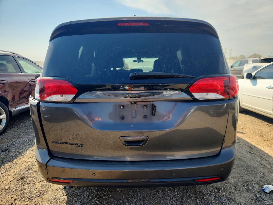 Photo 6 from auction – 2018 CHRYSLER PACIFICA with VIN 2C4RC1FG1JR357915