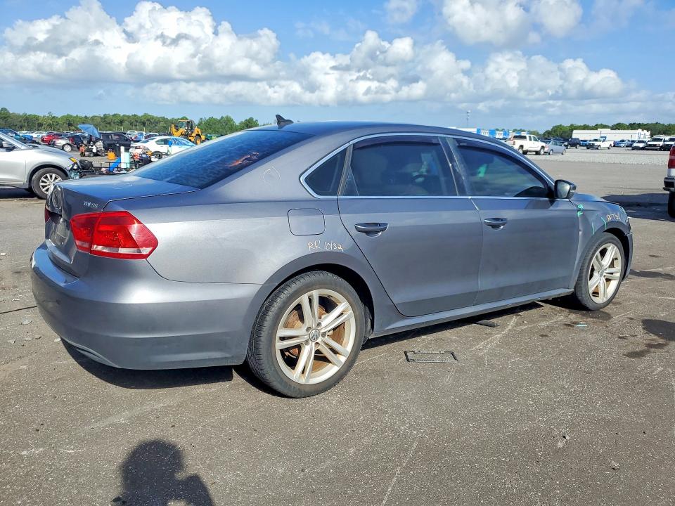 Снимка 3 от търг – 2015 VOLKSWAGEN PASSAT с VIN 1VWBV7A32FC032139