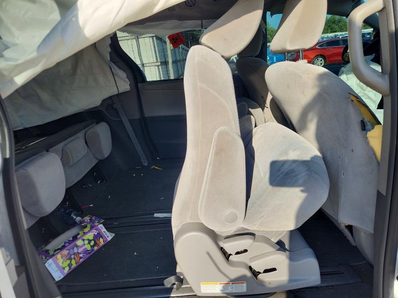 Снимка 11 от търг – 2018 TOYOTA SIENNA с VIN 5TDKZ3DC8JS903578