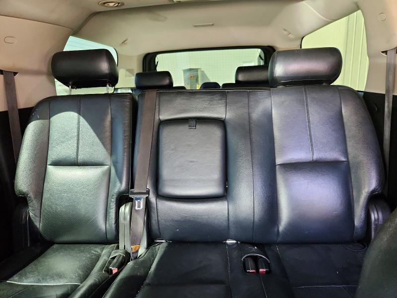 Photo 10 from auction – 2007 CHEVROLET SUBURBAN with VIN 1GNFC16087J248510